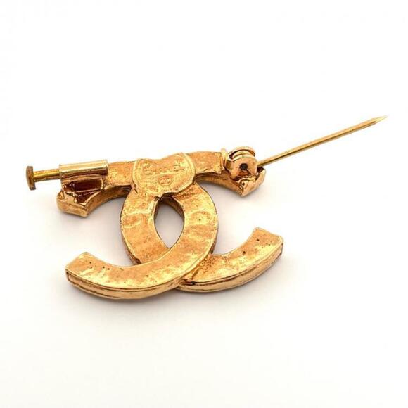CHANEL Gold Logo Brooch - Picture 5 of 8